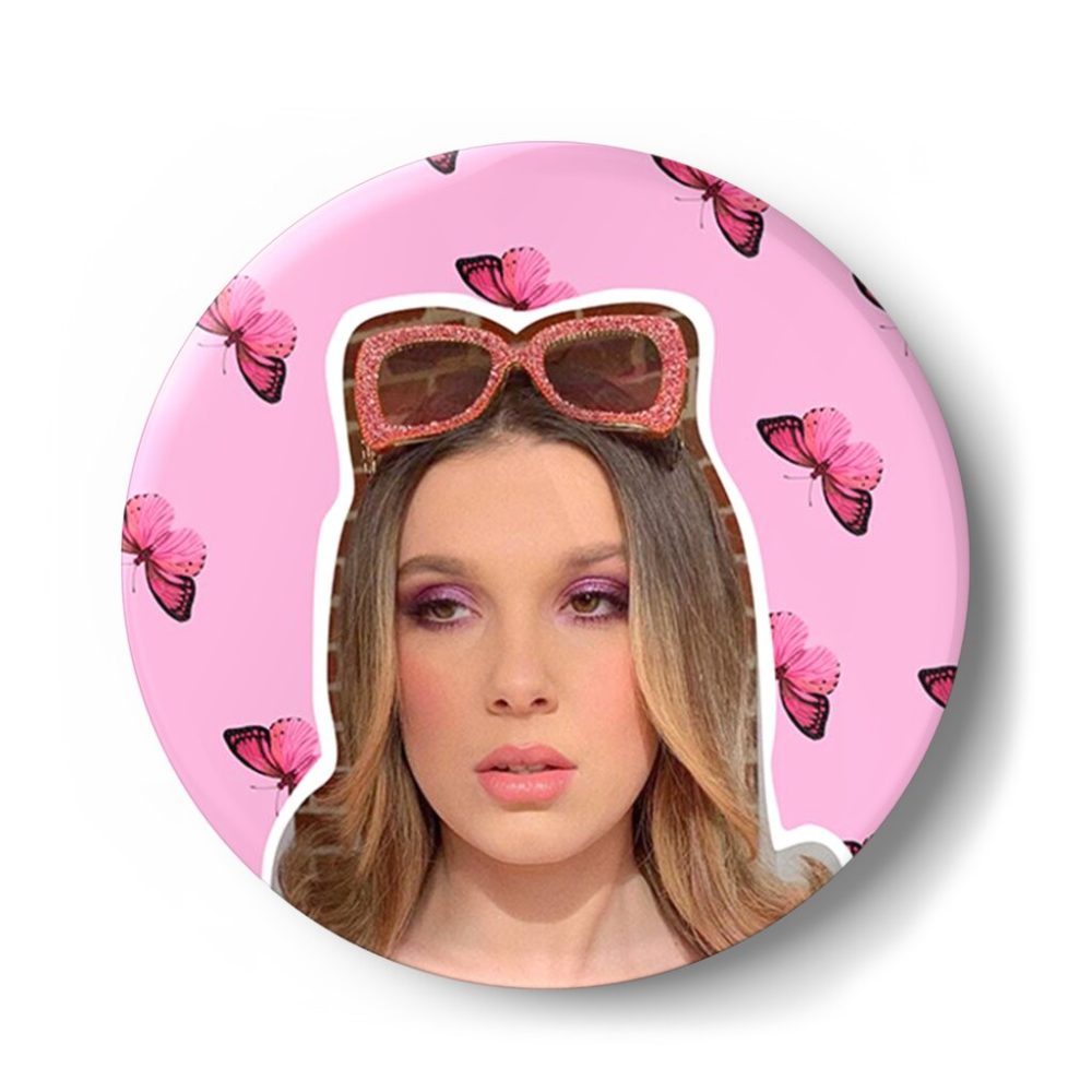Przypinka Millie Bobby Brown Pink — zdjęcie 1