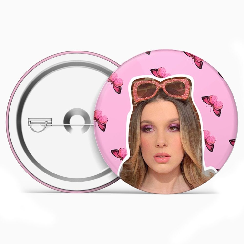 Przypinka Millie Bobby Brown Pink — zdjęcie 2
