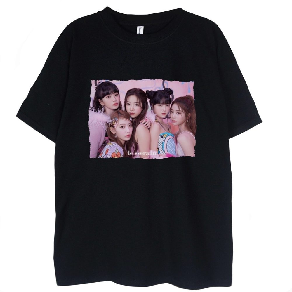 T-shirt Le Sserafim — zdjęcie 2
